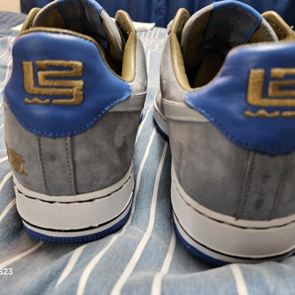 LeBron Nike shoes size 10 grey/white. Chamber of fear - Picture 6 of 12